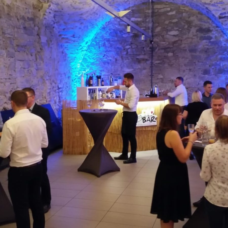 Gewölbekeller_Cocktailbar_Personen_Bar