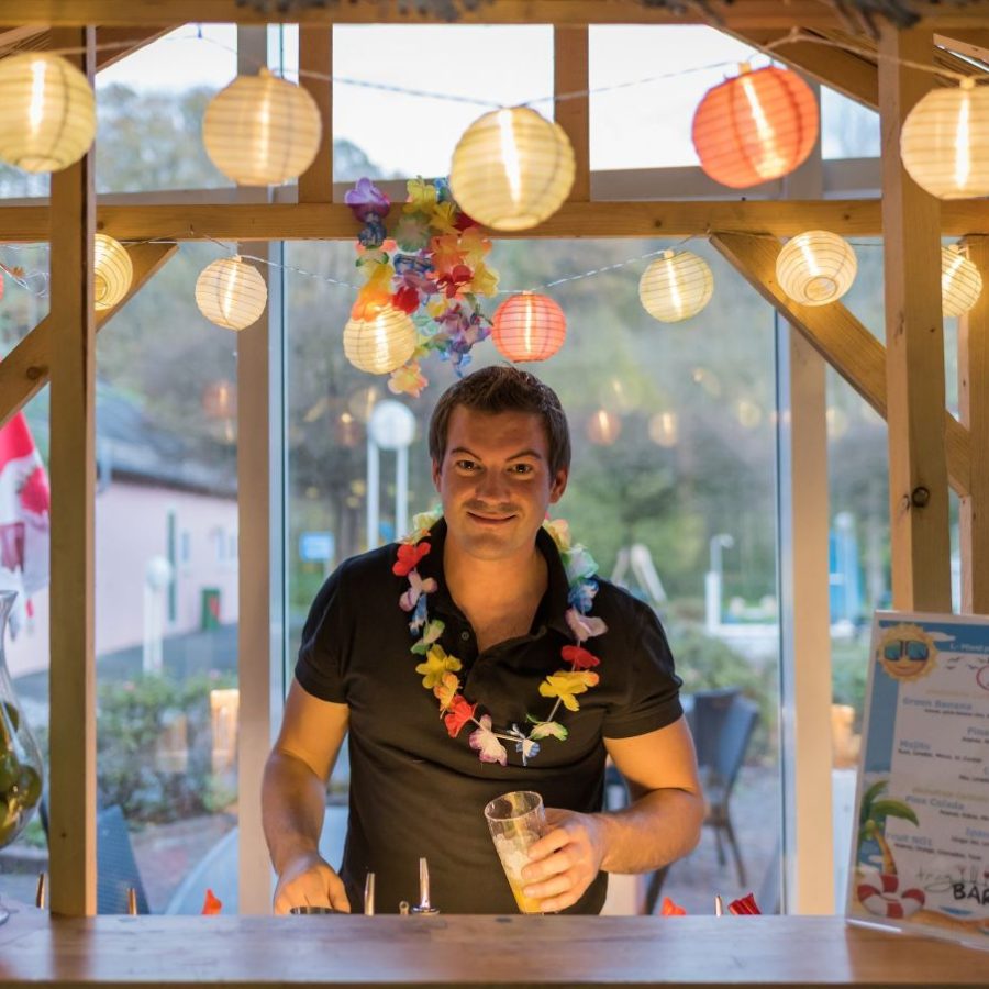 catering_Basic_tragBAR_Cocktails_Karibik_Night_Wiedtalbad_Barmaster Alex Herbst